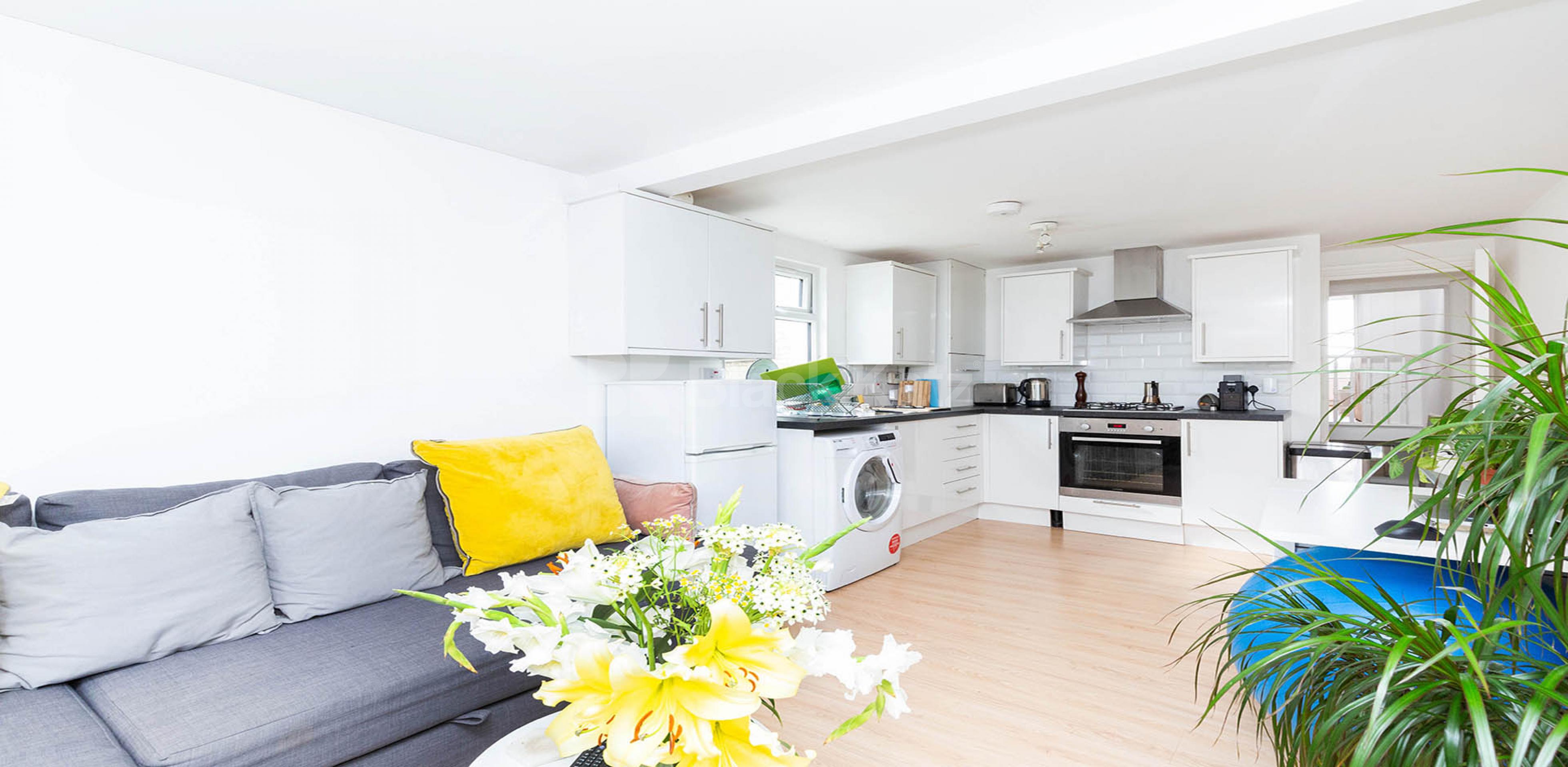			NEW INSTRUCTION!, 2 Bedroom, 1 bath, 1 reception Flat			 Landrock road, Crouch End N8